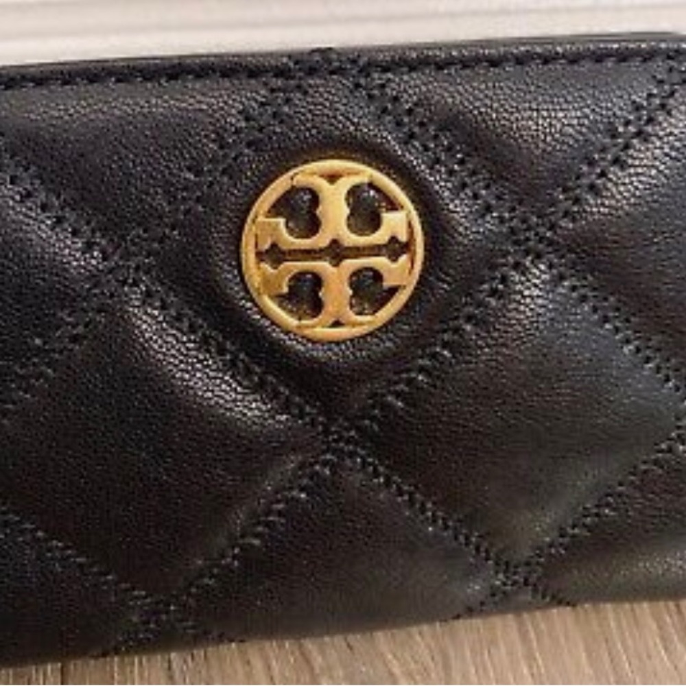 NWOT TORY BURCH WOMENS WILLA MEDIUM WALLET BLACK QUILTED